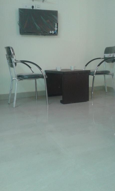 Charanpahari Hotel Ню Делхи Екстериор снимка