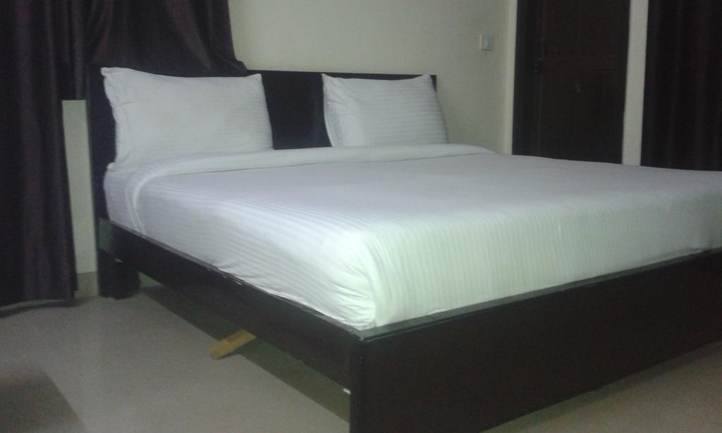 Charanpahari Hotel Ню Делхи Стая снимка