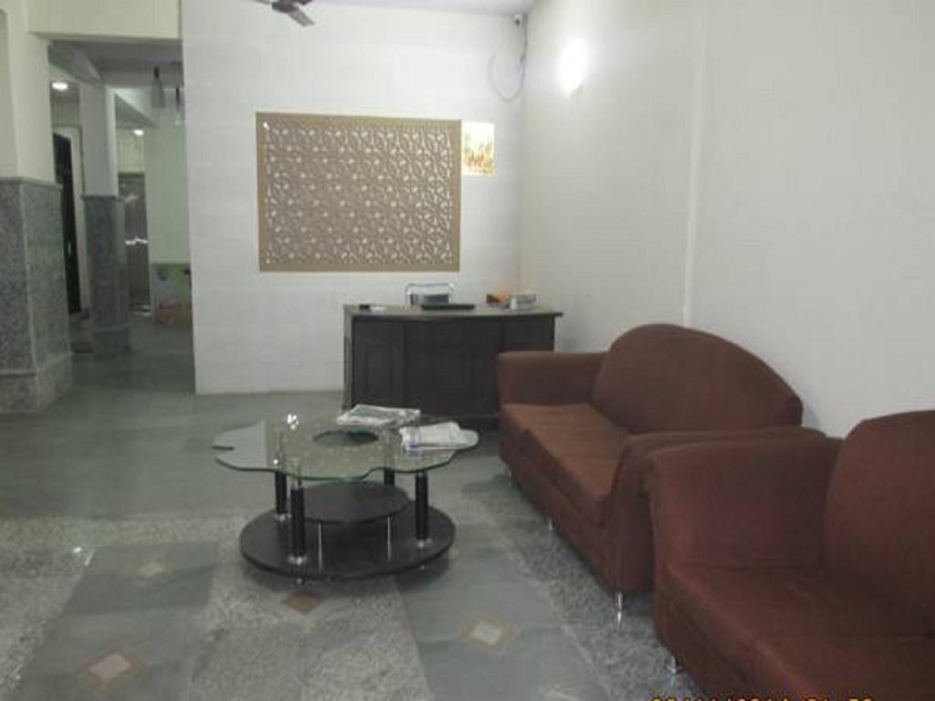 Charanpahari Hotel Ню Делхи Екстериор снимка