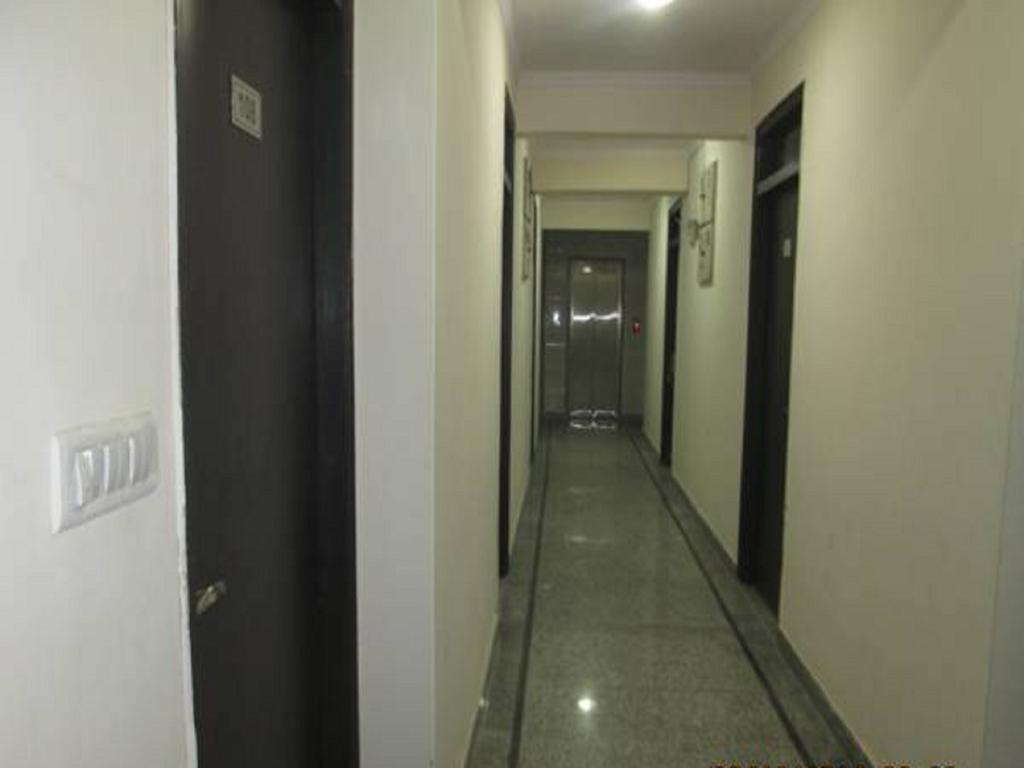 Charanpahari Hotel Ню Делхи Екстериор снимка