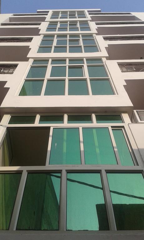 Charanpahari Hotel Ню Делхи Екстериор снимка