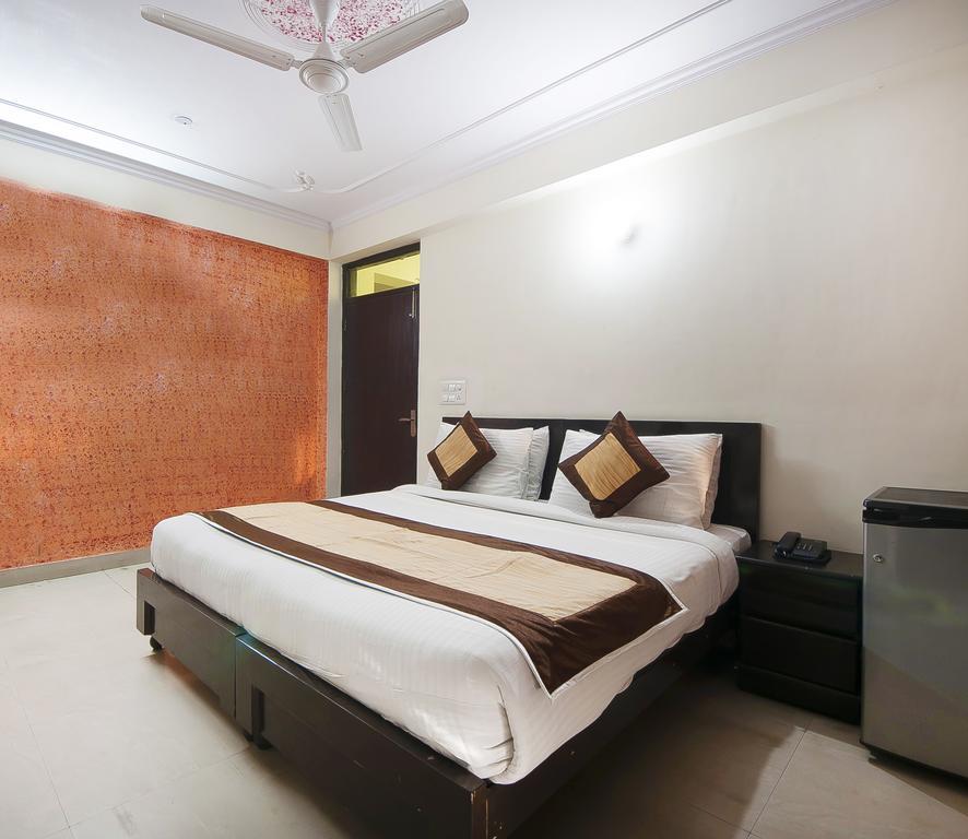 Charanpahari Hotel Ню Делхи Екстериор снимка