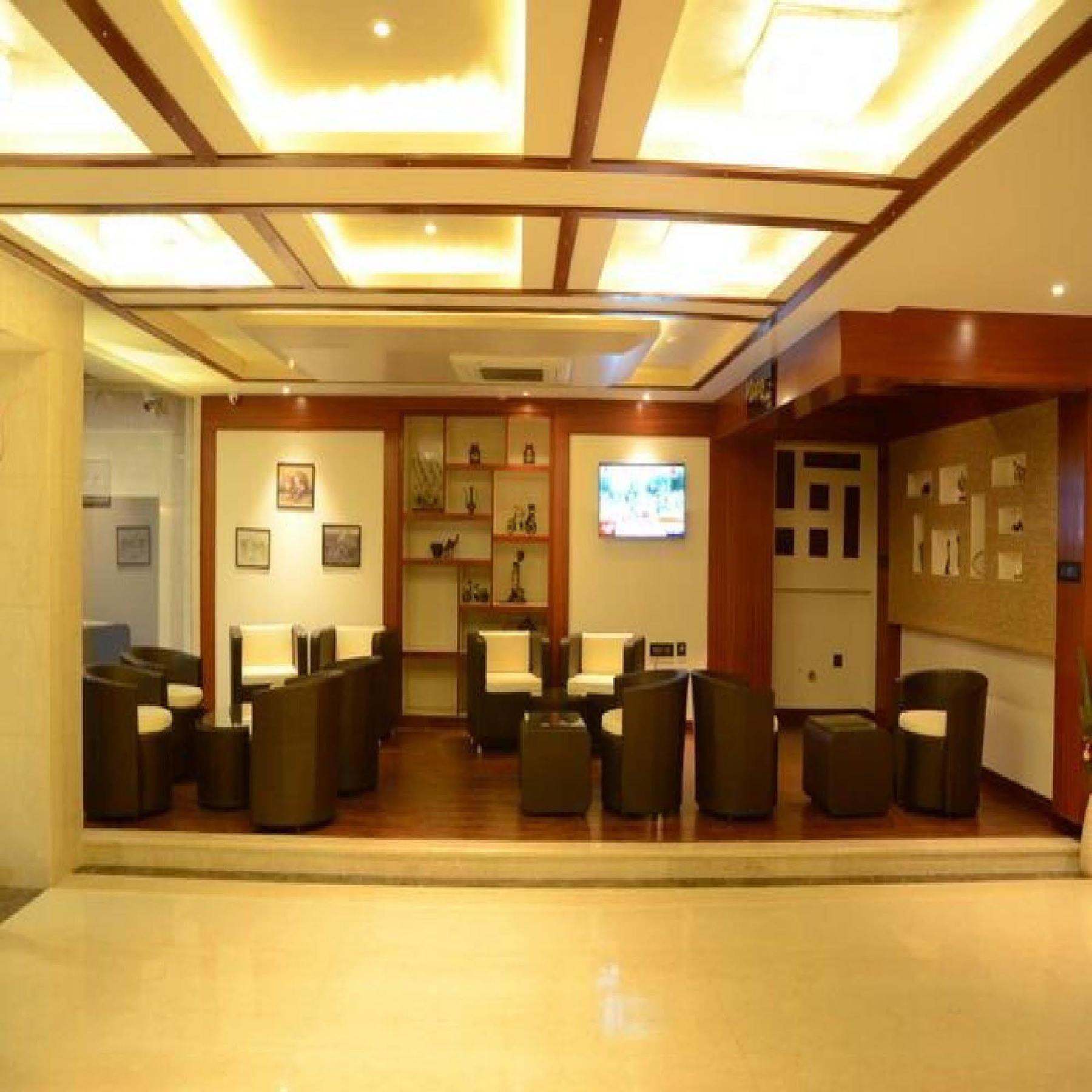 Charanpahari Hotel Ню Делхи Екстериор снимка
