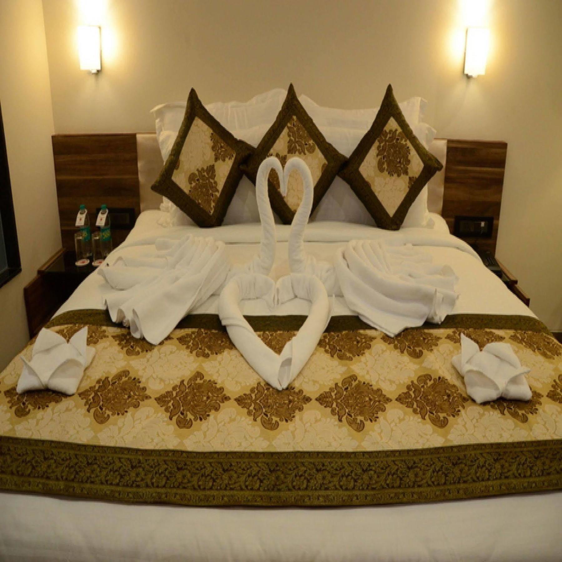 Charanpahari Hotel Ню Делхи Екстериор снимка