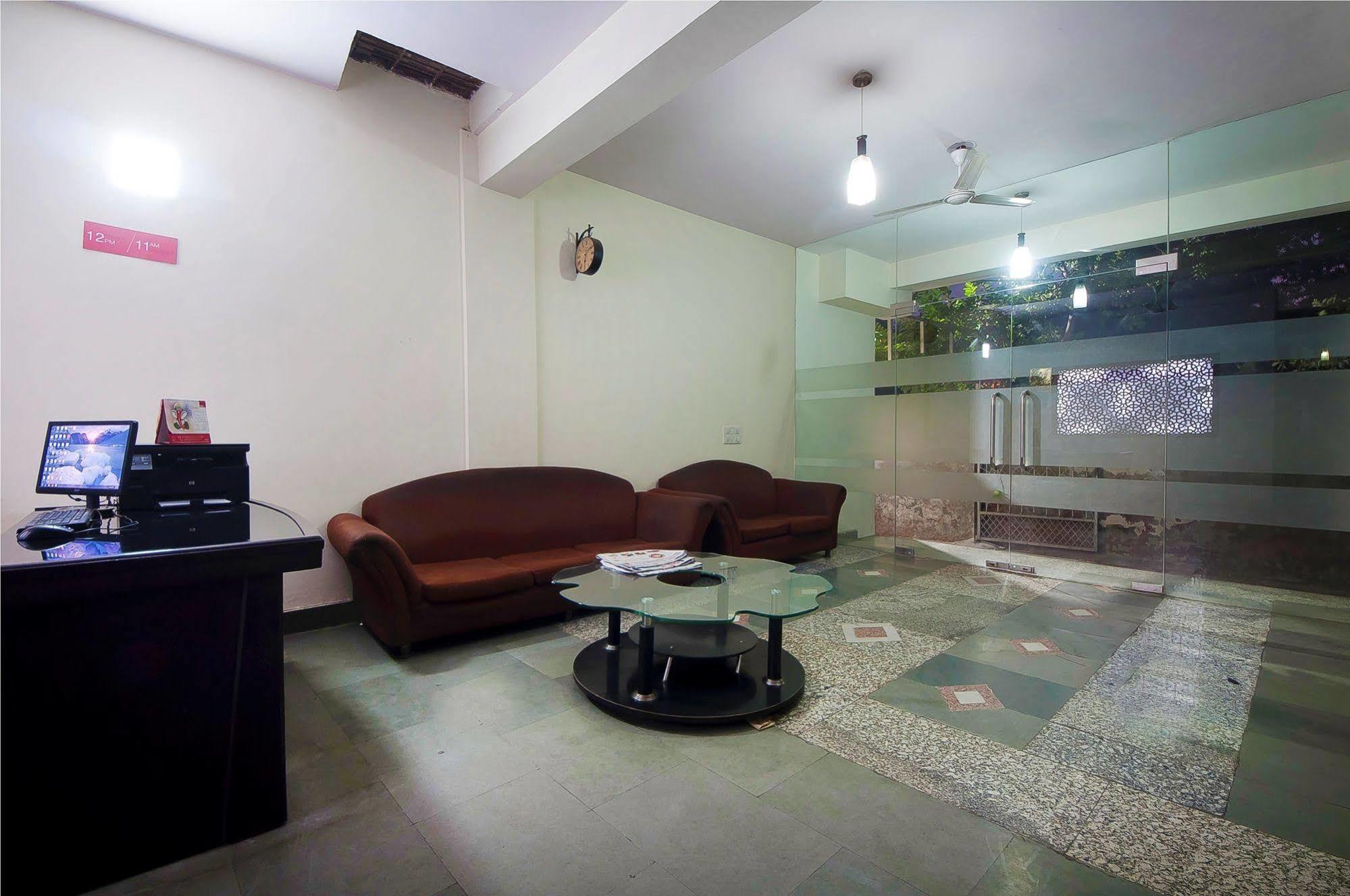 Charanpahari Hotel Ню Делхи Екстериор снимка