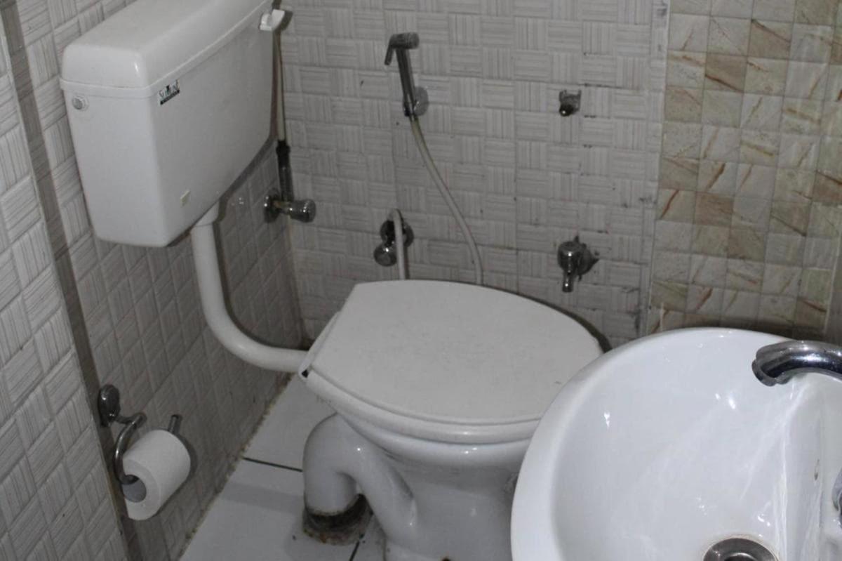 Charanpahari Hotel Ню Делхи Екстериор снимка